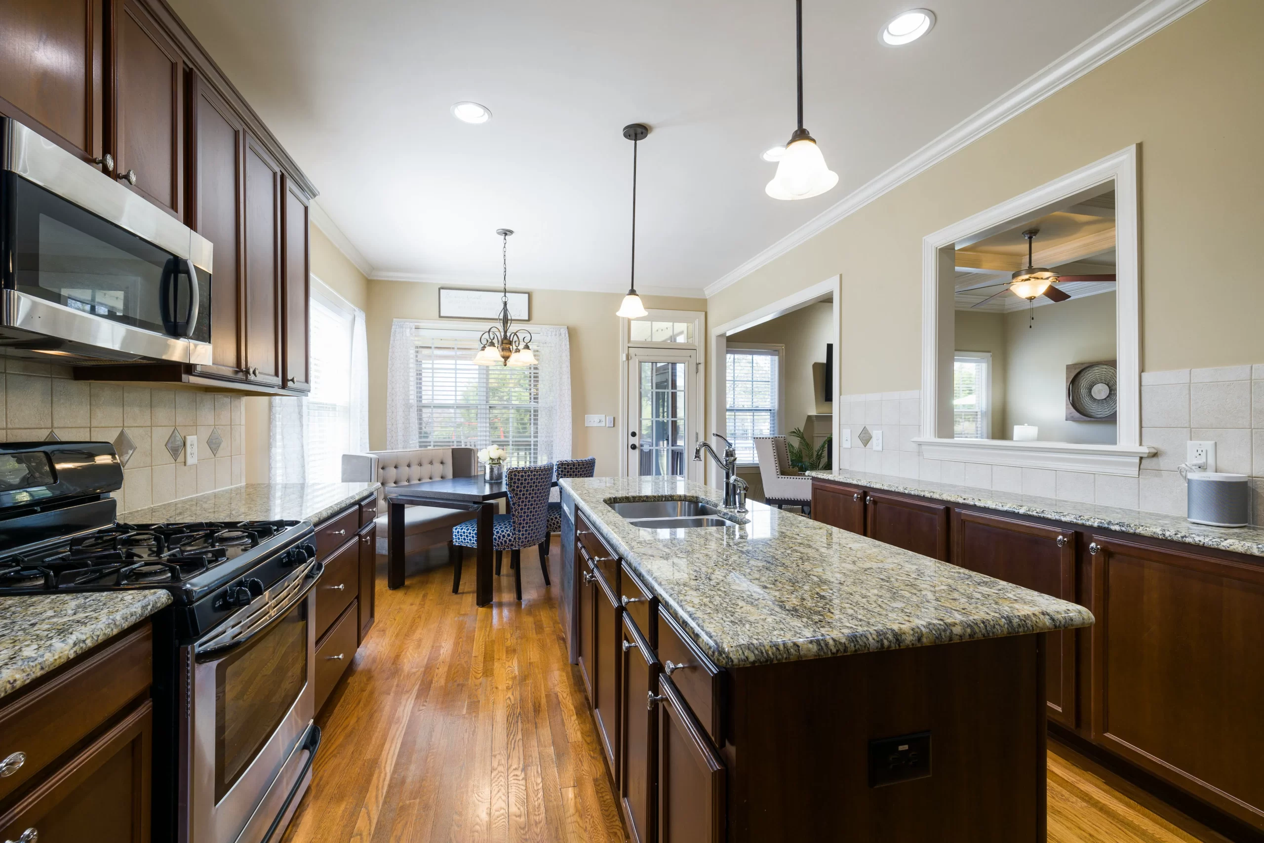 Bàn 2 - Hình ảnh 4